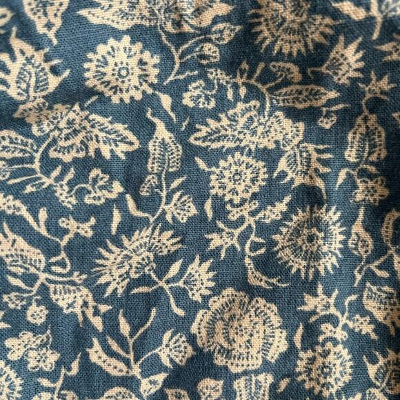 Universal thread patterned shorts - Picture 2 of 5